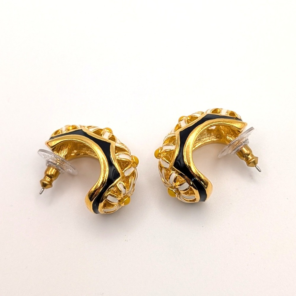Joan Rivers Enamel Daisy Hoop Earrings Gold Tone White Floral Huggie Post - Picture 3 of 6